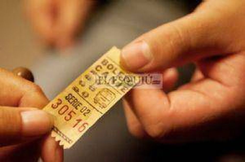 Por la escasez de monedas, las empresas entregan boletos canje