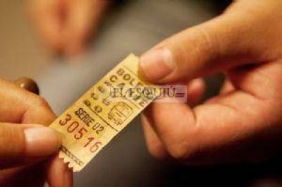 Por la escasez de monedas, las empresas entregan boletos canje