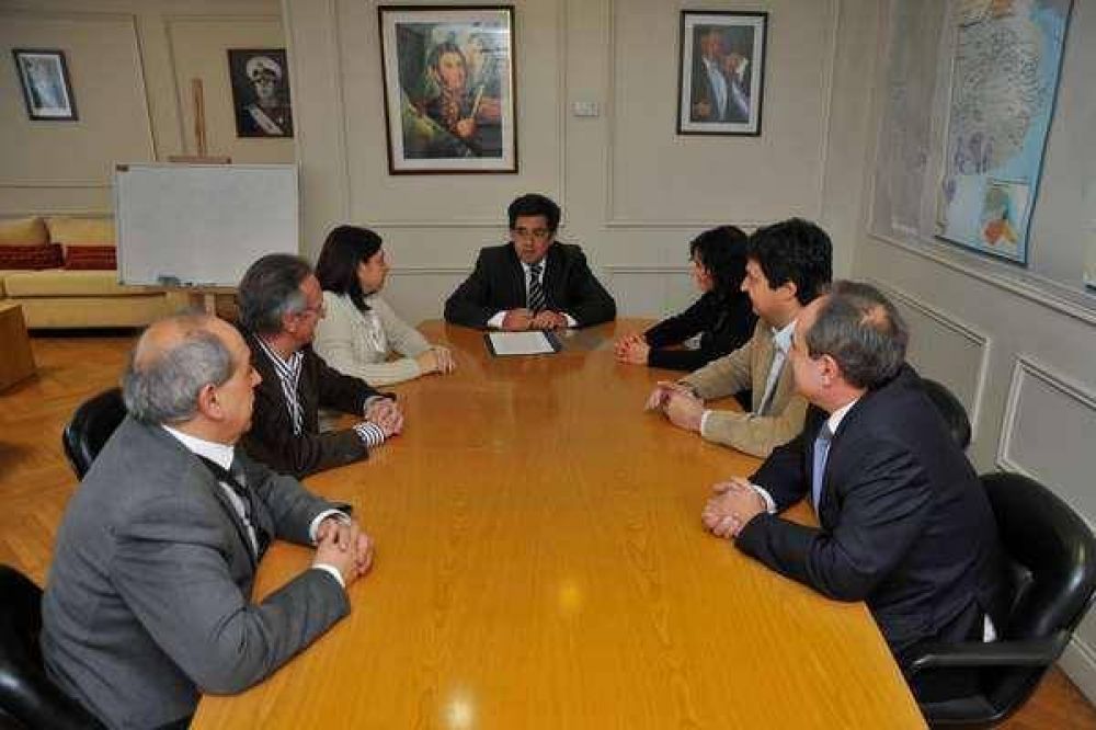 INFRAESTRUCTURA FIRM� CONTRATO CON LA EMPRESA QUE CONSTRUIR� LA ISIDORA
