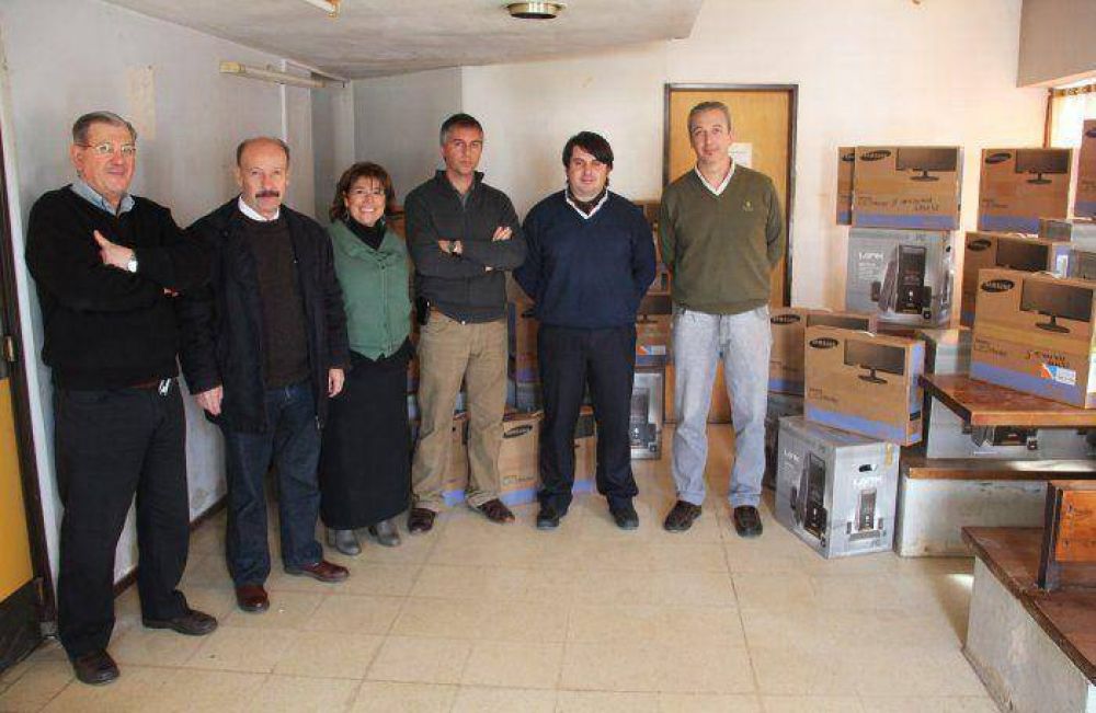 El Gobierno Municipal contin�a equipando al Hospital Pintos