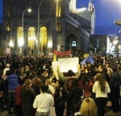 La comunidad educativa se moviliz� masivamente contra Tello Rold�n