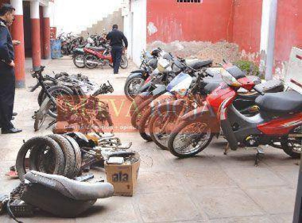 Cuatro detenidos al recuperar una gran cantidad de motos robadas