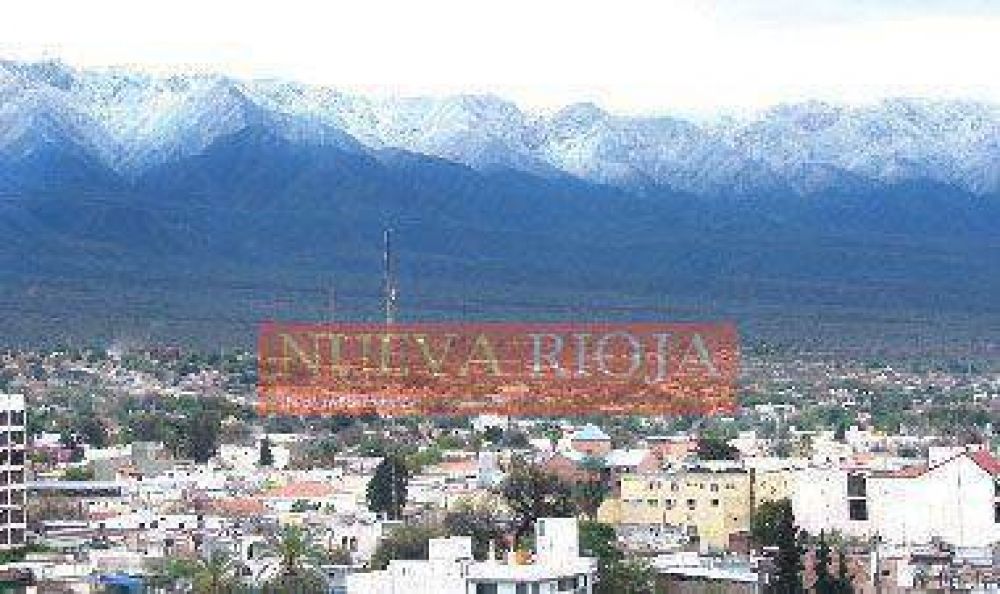 Los cerros amanecieron cubiertos de nieve