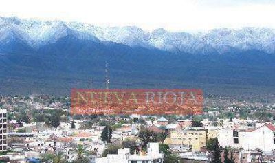 Los cerros amanecieron cubiertos de nieve