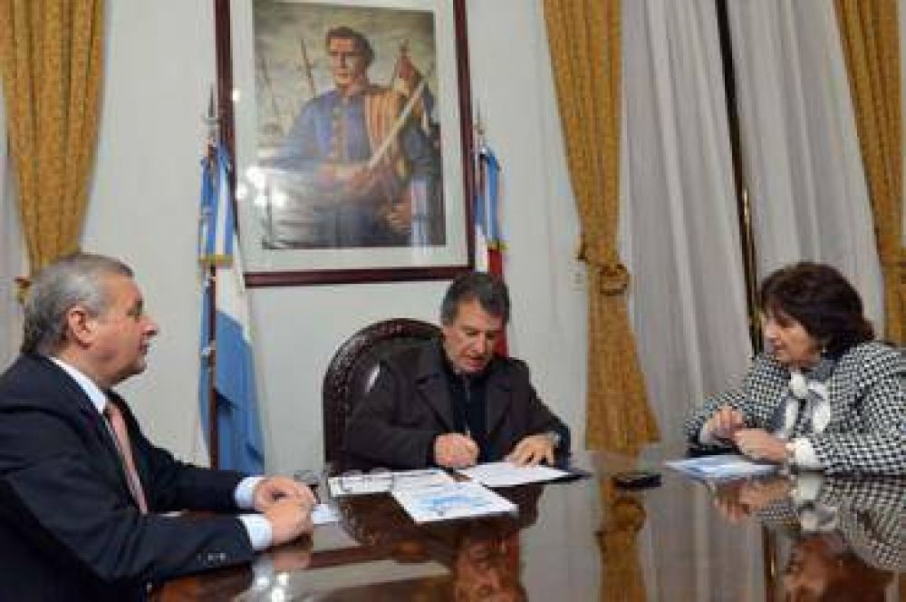 Decretan asueto para secundarios y adultos