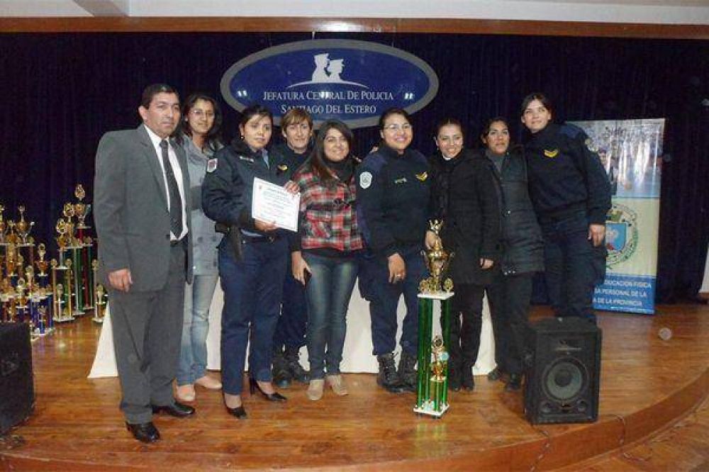 Realizaron entrega de premios deportivos por la Semana de la Polic�a