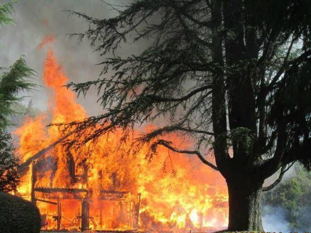 Incendio en Tacul: trasladan a dos personas con quemaduras