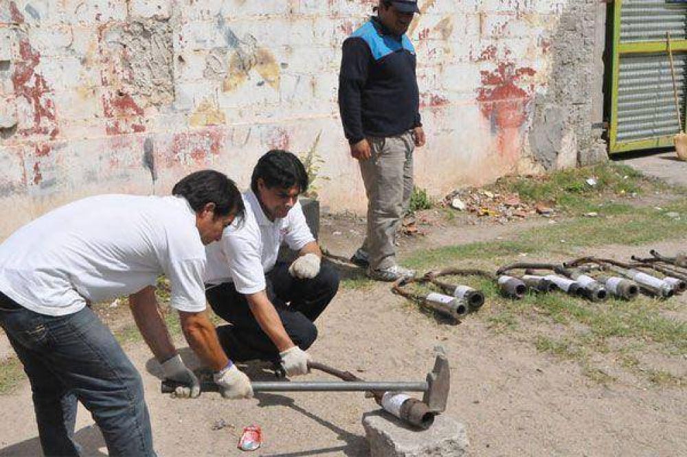 Destruyeron ca�os de escapes de motos secuestradas por el municipio