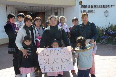 Padres de alumnos cortaron el tr�nsito en Jujuy y Ej�rcito Argentino
