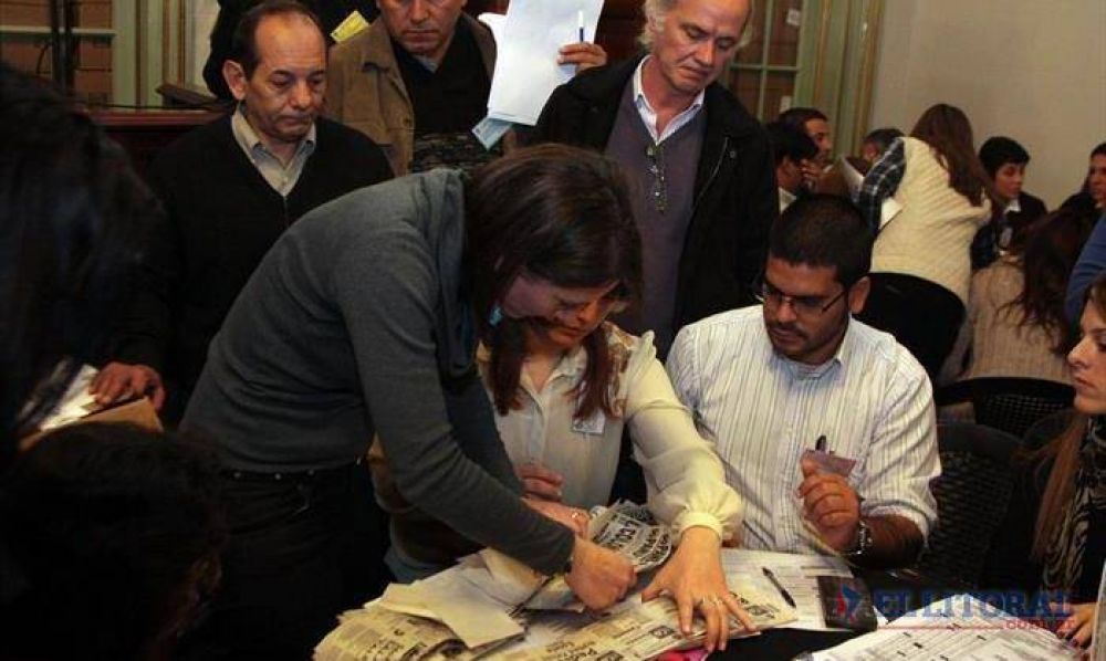 Abren las urnas de Capital y recuperan votos para intendente del lado de ECO y del FPV