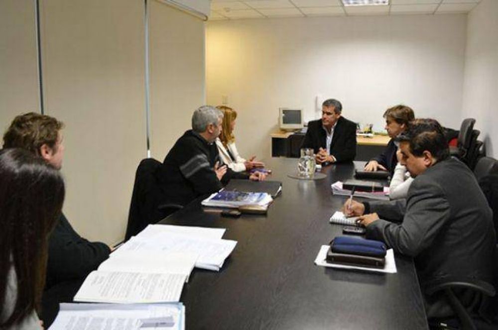 A�da analiz� la situaci�n del transporte con el Defensor del Pueblo