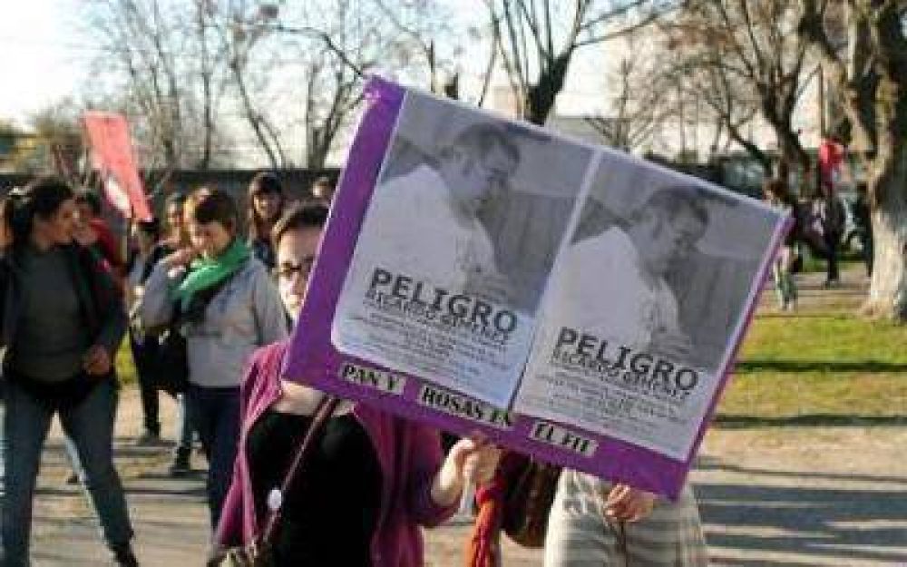 La Plata: Escracharon a cura abusador
