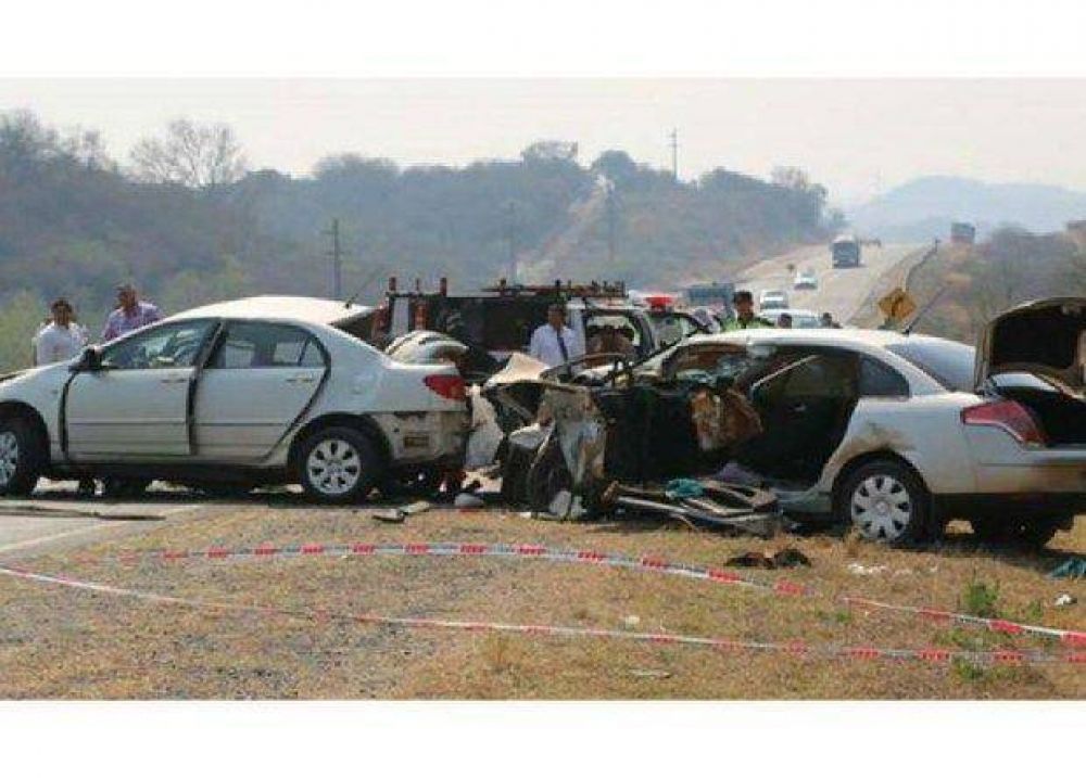 Robaron dinero del auto en el que murieron tres salte�os