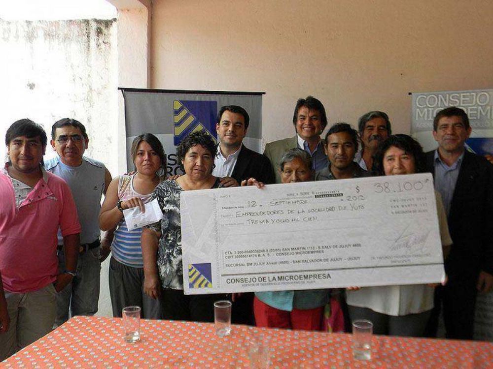 Destinan financiamiento para emprendimientos productivos y laborales