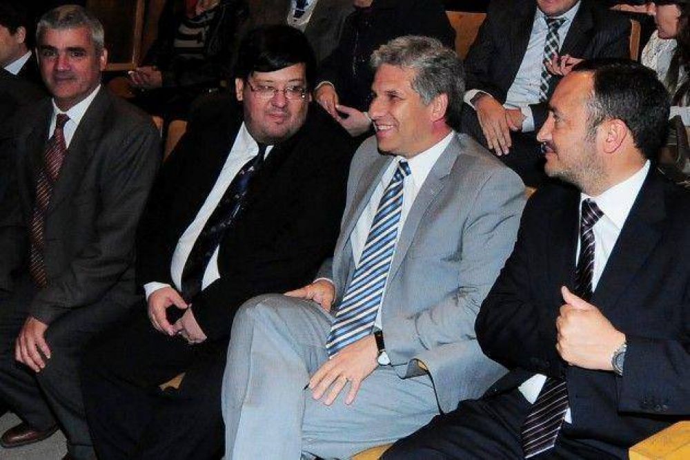 Poggi presenci� el acto de asunci�n del nuevo rector
