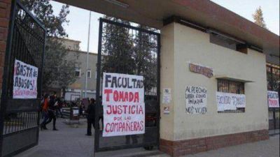 Contin�an la toma en tres facultades de la UNT