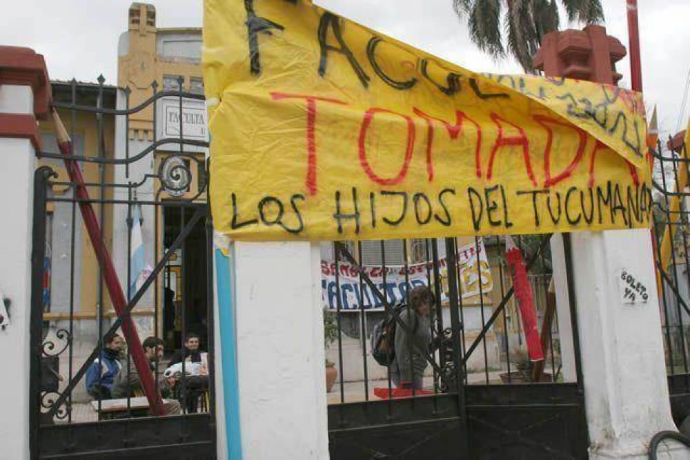Estudiantes agredieron otra vez a periodistas