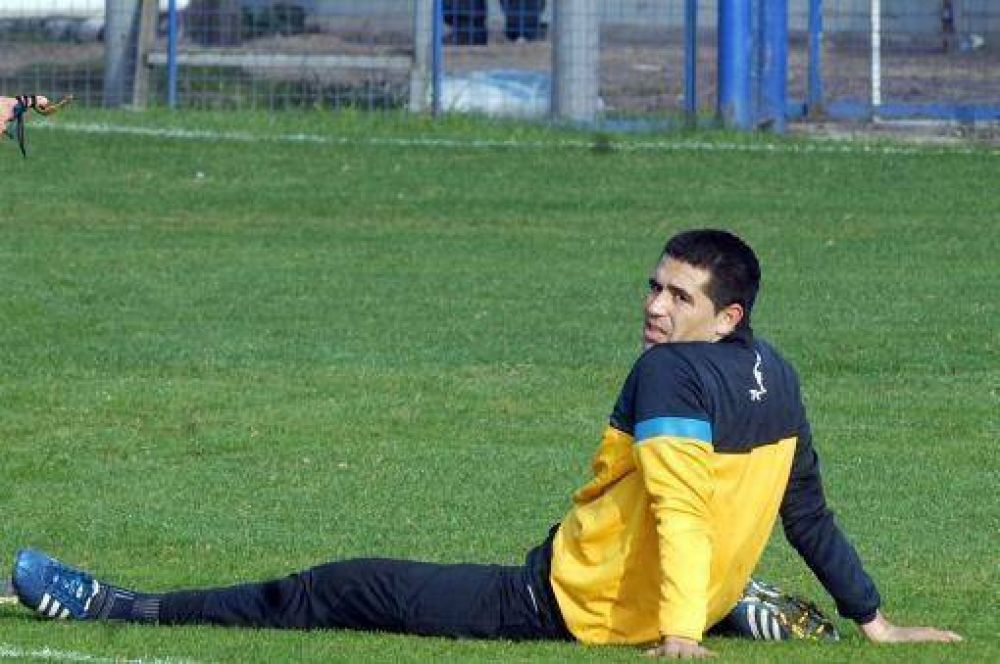 Riquelme no super� su lesi�n y tambi�n qued� afuera frente a Argentinos