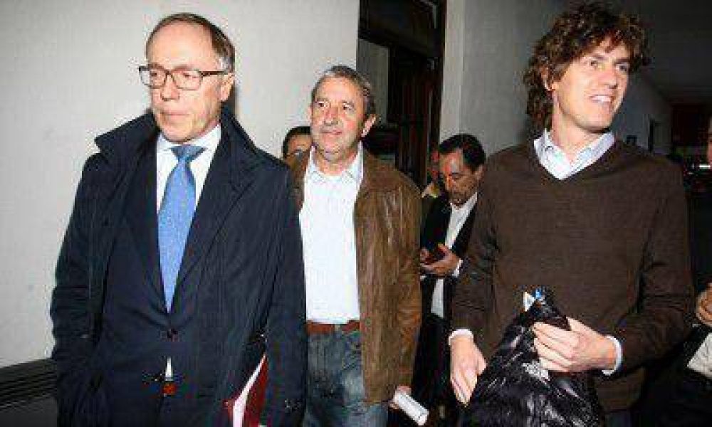 Julio Cobos retom� la campa�a, con Mart�n Lousteau y un proyecto de ley sobre viviendas
