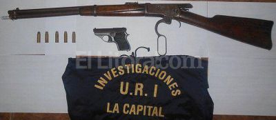 Cuatro detenidos y dos armas de fuego incautadas en un allanamiento