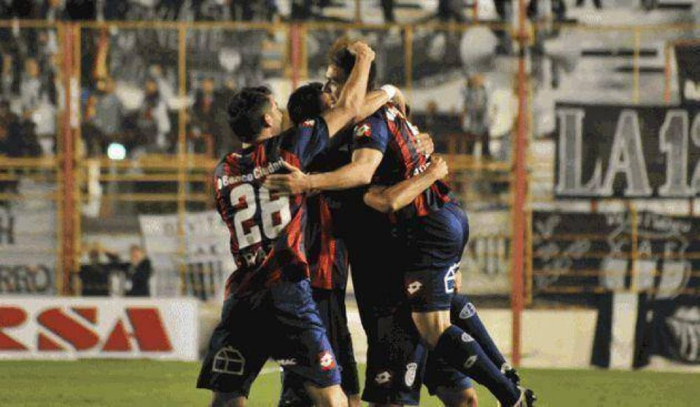 San Lorenzo se cop� y sue�a con la Libertadores