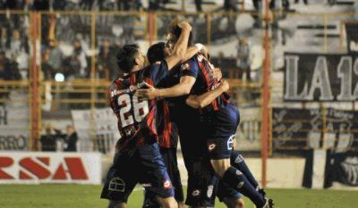San Lorenzo se cop� y sue�a con la Libertadores