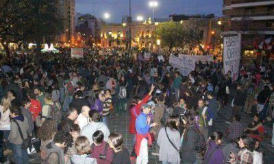 De la Sota tuvo su primer cacerolazo masivo en 14 a�os