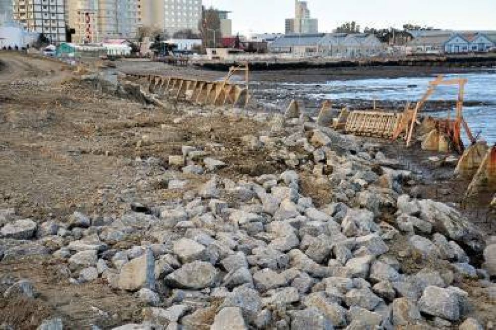 A paso lento contin�an los trabajos en la Avenida Duc�s