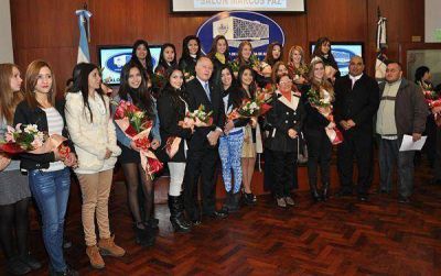 Candidatas a reina de San Pedro de Jujuy visitaron la Legislatura