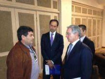 Alfredo Olmedo se reuni� con el Ex Presidente de Colombia, �lvaro Uribe