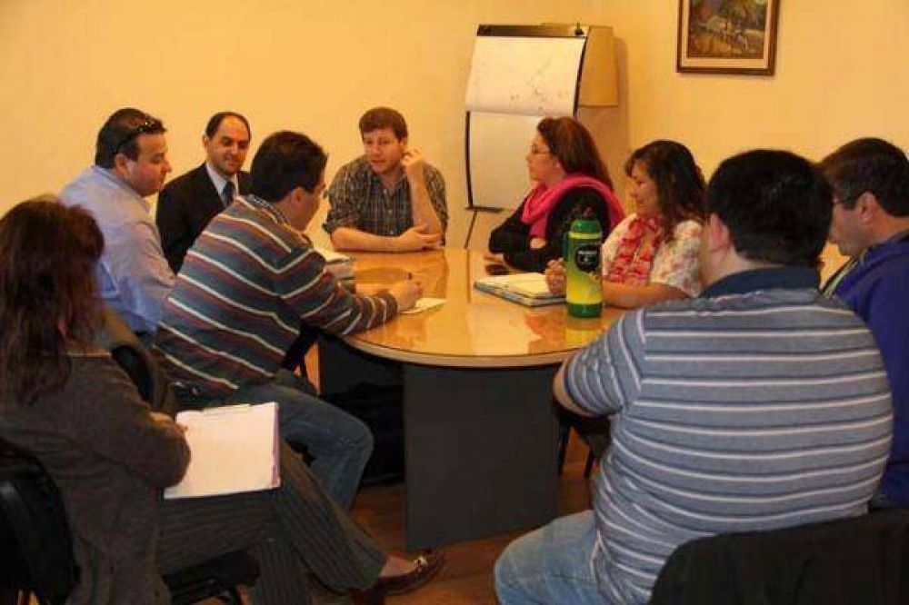 SUTEF: Presentan a Melella proyectos de infraestructura deportiva y social