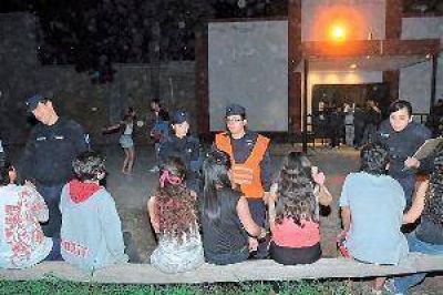 Con fuertes medidas de seguridad, comenzaron anoche las estudiantinas