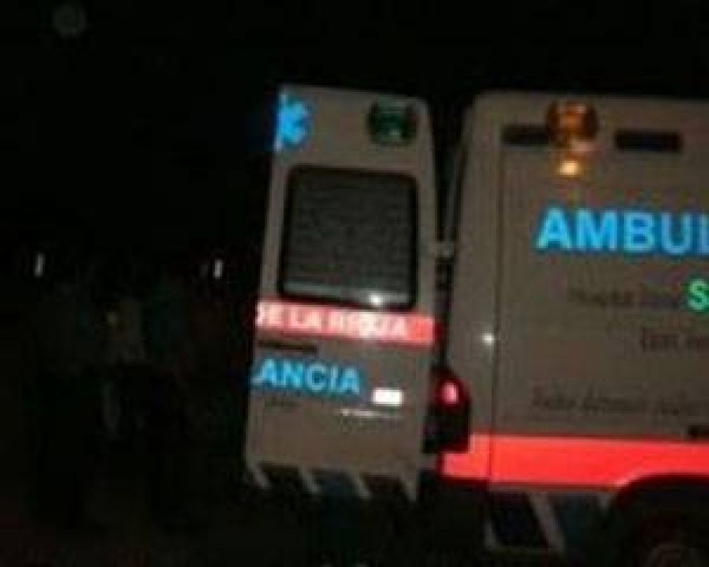 Auto derrap� y volc� en la curva de ingreso a Chamical