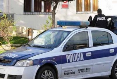 Detienen a dos policias por trata de personas