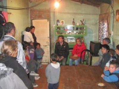 Recorrida de candidatos del FpV por Barrio Ranchos