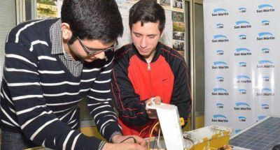 Alumnos de San Mart�n confeccionan luminarias inteligentes para el distrito