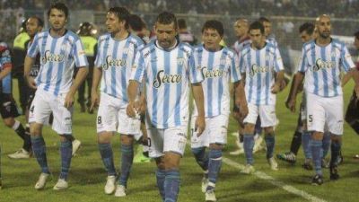 Atl�tico dio �mil� vueltas pero no pudo encontrar el gol