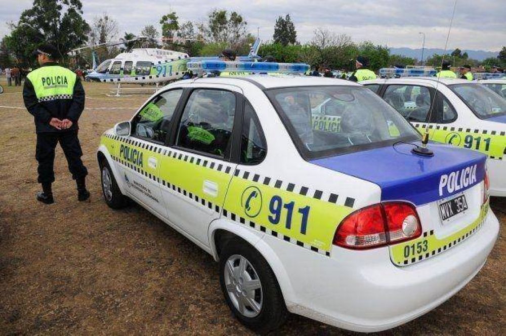 Alperovich reforz� a la Polic�a con veh�culos para el 911