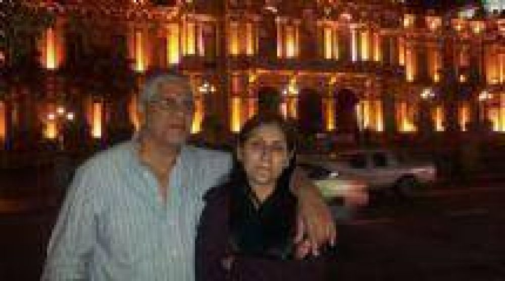 Le mataron a un hijo e hirieron a otro: La Fiscal�a le anunci� que archivar� una de las causas