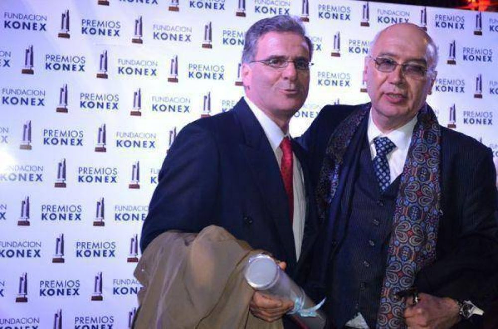 Distinguieron con el konex de la d�cada al Dr. Eduardo de Santib��ez
