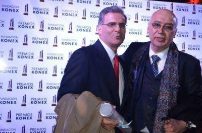 Distinguieron con el konex de la d�cada al Dr. Eduardo de Santib��ez