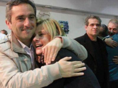 Respaldada por Julio Alak y Carlos Castagneto, Florencia Saintout encabez� una cena para la militancia