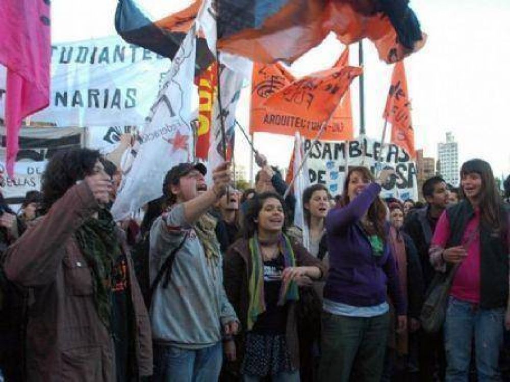Siete aos sin Julio Lpez: La izquierda y el kirchnerismo marcharon juntos en pedido de justicia