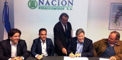 Estudiantes firm� el fideicomiso para el Tierra de Campeones