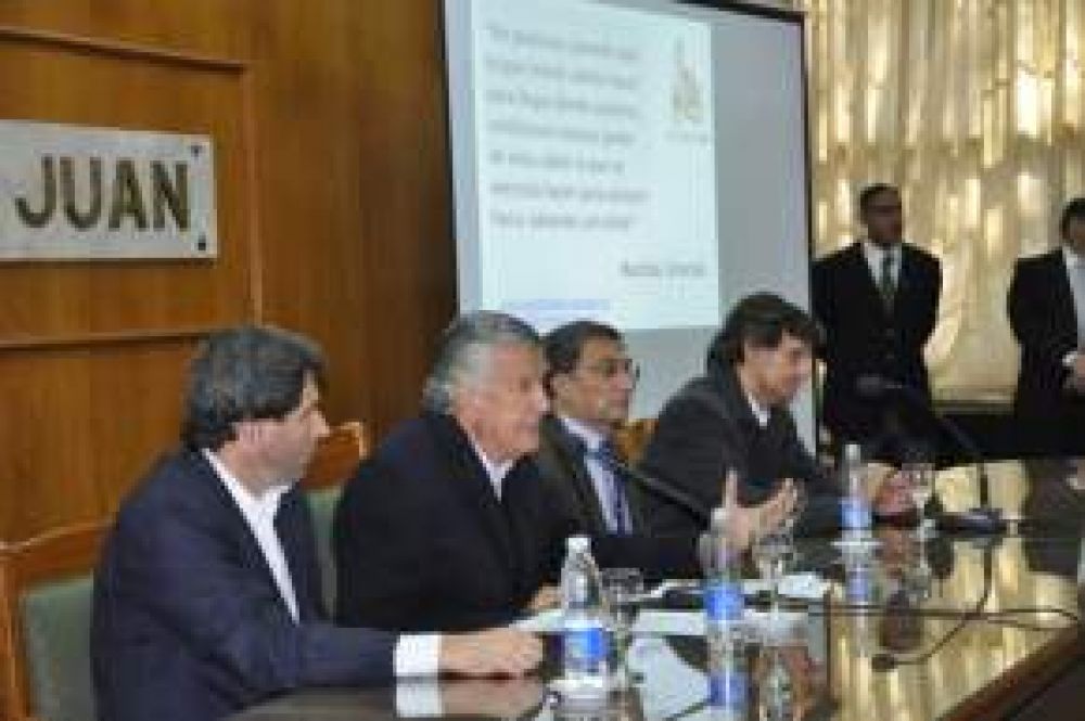 Amplia convocatoria, sobre todo a los j�venes, para planificar el San Juan del futuro