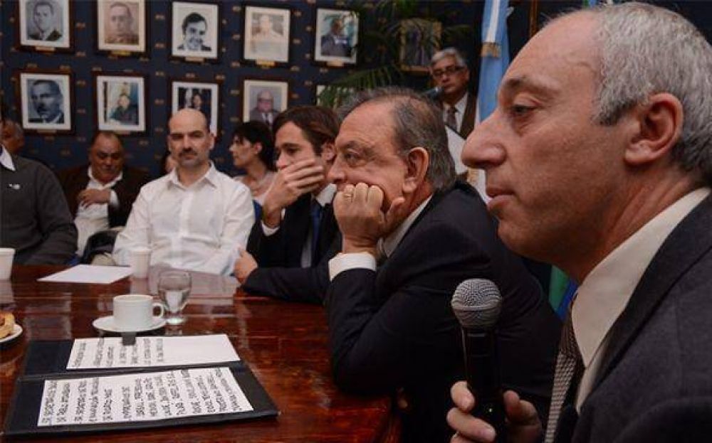Z�ccaro reuni� a empresarios para pedirles aportes para construir el hospital del KM 50