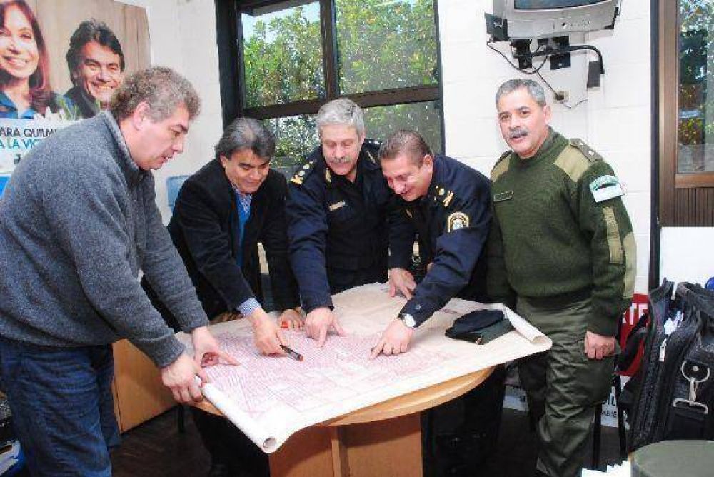 Guti�rrez se reuni� con los jefes de gendarmer�a y de la polic�a bonaerense