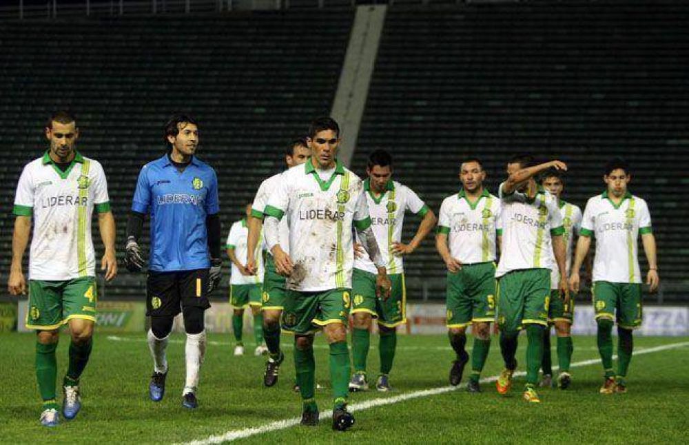 El plantel de Aldosivi, �ltimo y abatido