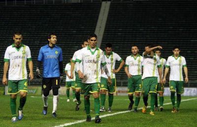 El plantel de Aldosivi, �ltimo y abatido