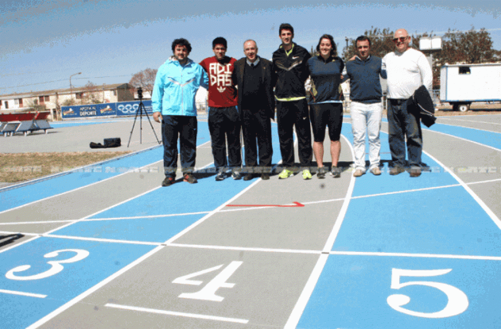 Se inaugura la pista sint�tica y obras complementarias en el Jaime Zapata